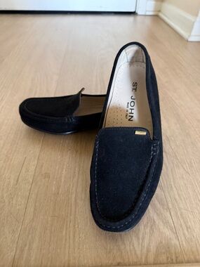 ST. JOHN Black Suede Loafers Made in Italy Size 36 Luxury Flats Gold Detail